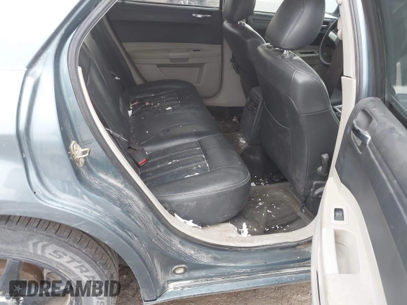 2005 Chrysler 300 with VIN 2C3JA43R85H662855, listed as a IAAI auction lot 41061588 with 1 mi miles. Bid and sale history available at carsss.com. Image 8.