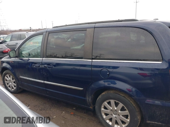 2013 Chrysler Town & Country Touring with VIN 2C4RC1BG9DR670205, listed as a IAAI auction lot 41683764 with 173,145 mi miles. Bid and sale history available at carsss.com. Image 14.