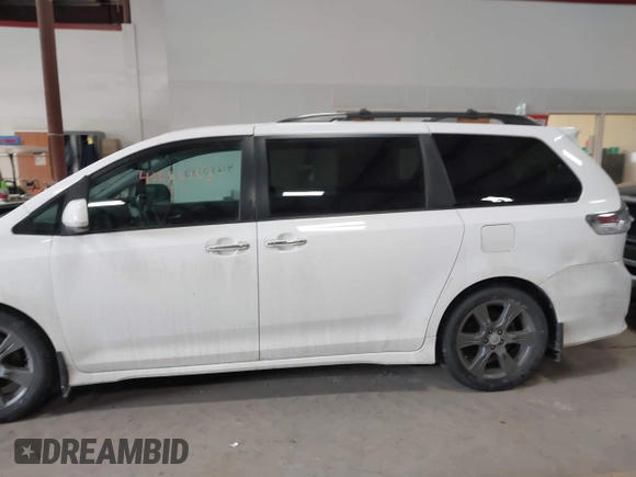 2017 Toyota Sienna SE with VIN 5TDXZ3DCXHS875329, listed as a IAAI auction lot 41650353 with Not provided miles and . Bid and sale history available at DreamBid. Image 14.