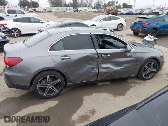 2021 Mercedes-Benz A 220 z VIN W1K3G4EB6MJ316650, wystawiony jako IAAI lot #42099393 z przebiegiem 27 510 mil mil oraz . Historia ofert i sprzedaży dostępna na DreamBid. Obrazek 13.