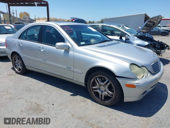 2002 Mercedes-Benz C 230/260/280/320 z VIN WDBRF61JX2F236248, wystawiony jako IAAI lot #42371901 z przebiegiem 204 981 mil mil oraz . Historia ofert i sprzedaży dostępna na DreamBid. Obrazek 1.