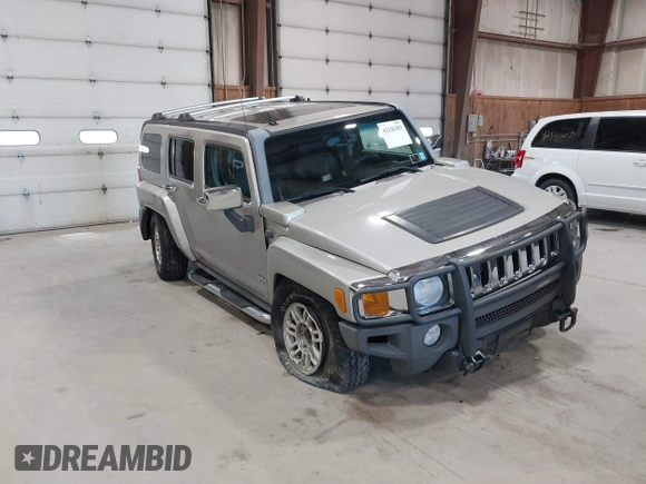 2006 Hummer H3 with VIN 5GTDN136268123052, listed as a IAAI auction lot 42126283 with 124,040 mi miles. Bid and sale history available at carsss.com. Image 1.
