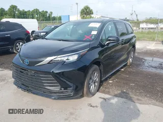 2025 Toyota Sienna LE z VIN 5TDKRKEC0SS237116, wystawiony jako IAAI lot #42384873 z przebiegiem 9 943 mil mil oraz . Historia ofert i sprzedaży dostępna na DreamBid. Obrazek 2.