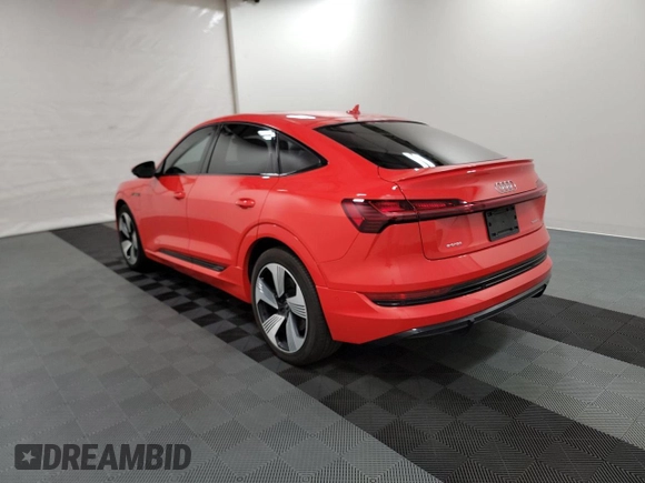 2021 Audi e-tron Sportback Prestige z VIN WA13AAGEXMB030421, wystawiony jako Copart lot #58747825 z przebiegiem 55 896 mil mil oraz Tytuł czysty. Historia ofert i sprzedaży dostępna na DreamBid. Obrazek 3.