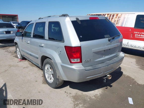 2007 Jeep Grand Cherokee Laredo z VIN 1J8GR48K67C543257, wystawiony jako IAAI lot #41733644 z przebiegiem 201 936 mil mil oraz . Historia ofert i sprzedaży dostępna na DreamBid. Obrazek 3.
