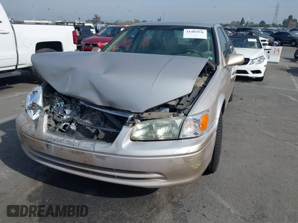 2001 Toyota Camry CE z VIN 4T1BG22K51U083381, wystawiony jako IAAI lot #41482936 z przebiegiem 84 219 mil mil oraz . Historia ofert i sprzedaży dostępna na DreamBid. Obrazek 17.