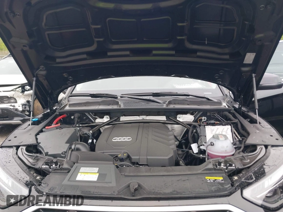 2024 Audi Q5 S line Premium z VIN WA1GAAFY0R2145033, wystawiony jako IAAI lot #41817546 z przebiegiem 1 277 mil mil oraz . Historia ofert i sprzedaży dostępna na DreamBid. Obrazek 10.