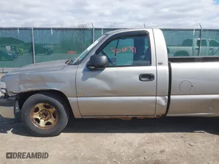 2000 Chevrolet Silverado 1500 with VIN 1GCEC14V2YE369725, listed as a IAAI auction lot 42088751 with 390,344 mi miles. Bid and sale history available at carsss.com. Image 6.