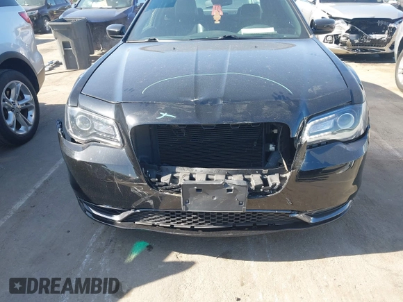 2019 Chrysler 300 S z VIN 2C3CCABG8KH628668, wystawiony jako IAAI lot #42060870 z przebiegiem 86 694 mil mil oraz . Historia ofert i sprzedaży dostępna na DreamBid. Obrazek 6.