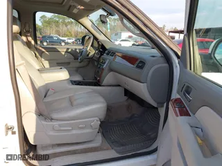 2012 Chevrolet Suburban LT with VIN 1GNSCJE06CR226677, listed as a IAAI auction lot 41403380 with 199,213 mi miles. Bid and sale history available at carsss.com. Image 5.