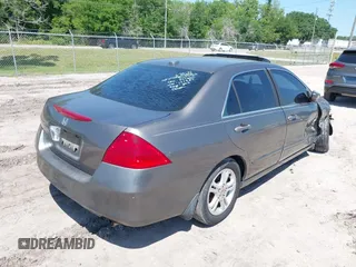 2006 Honda Accord EX-L z VIN 1HGCM56876A157587, wystawiony jako IAAI lot #39181913 z przebiegiem 354 500 mil mil oraz . Historia ofert i sprzedaży dostępna na DreamBid. Obrazek 4.