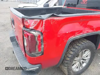 2017 GMC Sierra 1500 SLT z VIN 3GTU2NEC8HG223552, wystawiony jako IAAI lot #42117939 z przebiegiem 103 552 mil mil oraz . Historia ofert i sprzedaży dostępna na DreamBid. Obrazek 18.