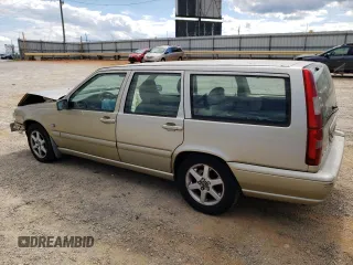 1999 Volvo V70 with VIN YV1LW55A2X2555888, listed as a Copart auction lot 58222784 with 205,133 mi miles and Salvage title. Bid and sale history available at DreamBid. Image 2.
