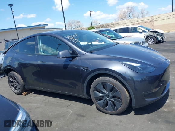2024 Tesla Model Y Long Range with VIN 7SAYGDEE6RF127475, listed as a IAAI auction lot 41919580 with 19,395 mi miles. Bid and sale history available at carsss.com. Image 14.