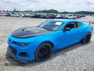 2022 Chevrolet Camaro ZL1 z VIN 1G1FJ1R62N0118359, wystawiony jako IAAI lot #42146460 z przebiegiem 25 274 mil mil oraz . Historia ofert i sprzedaży dostępna na DreamBid. Obrazek 2.