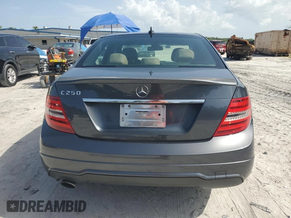 2013 Mercedes-Benz C 250 Sport z VIN WDDGF4HB4DA798325, wystawiony jako Copart lot #59855655 z przebiegiem 125 382 mil mil oraz Czysty tytuł • Clean title. Historia ofert i sprzedaży dostępna na DreamBid. Obrazek 6.