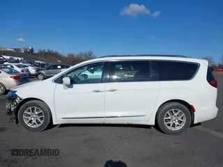 2020 Chrysler Pacifica Touring L z VIN 2C4RC1BG7LR139258, wystawiony jako IAAI lot #42037040 z przebiegiem 155 241 mil mil oraz . Historia ofert i sprzedaży dostępna na DreamBid. Obrazek 14.