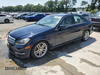 2013 Mercedes-Benz C 300 Sport z VIN WDDGF8AB9DR252462, wystawiony jako Copart lot #62599095 z przebiegiem 132 670 mil mil oraz Szkoda całkowita • Salvage title. Historia ofert i sprzedaży dostępna na DreamBid. Obrazek 1.