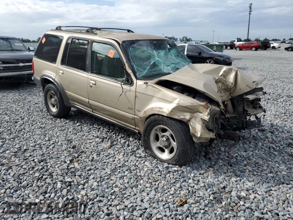 1999 Ford Explorer XLT with VIN 1FMZU32P7XUC32052, listed as a Copart auction lot 62865285 with 240,665 mi miles and Non repairable. Bid and sale history available at DreamBid. Image 4.