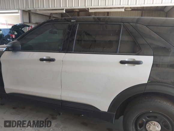 2020 Ford Police Interceptor Utility z VIN 1FM5K8AB0LGD08226, wystawiony jako IAAI lot #42413248 z przebiegiem Nie podano mil oraz . Historia ofert i sprzedaży dostępna na DreamBid. Obrazek 14.