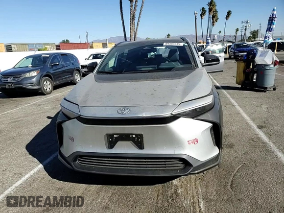 2023 Toyota bZ4X XLE z VIN JTMAAAAA8PA029197, wystawiony jako Copart lot #89393245 z przebiegiem 31 280 mil mil oraz Szkoda całkowita • Salvage title. Historia ofert i sprzedaży dostępna na DreamBid. Obrazek 12.
