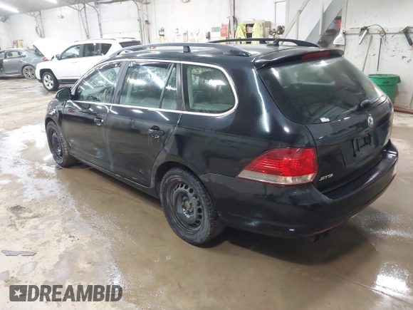 2014 Volkswagen Jetta SportWagen TDI w/Sunroof & Nav with VIN 3VWPL7AJ2EM626110, listed as a IAAI auction lot 42093622 with 115,691 mi miles. Bid and sale history available at carsss.com. Image 3.