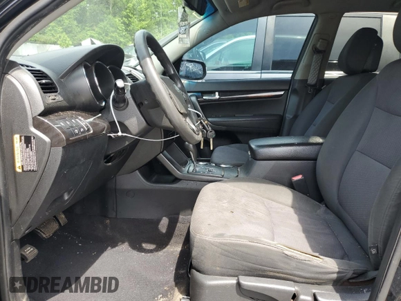 2013 Kia Sorento LX с VIN 5XYKT4A20DG327795, выставлен на аукционе Copart как лот 56863935 с пробегом Не указан миль и Списание • Salvage title. История ставок и продаж доступна на DreamBid. Изображение 7.