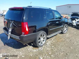 2007 Cadillac Escalade with VIN 1GYFK63817R259783, listed as a IAAI auction lot 41772034 with 314,256 mi miles. Bid and sale history available at carsss.com. Image 4.