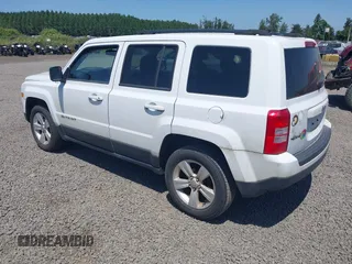 2016 Jeep Patriot High Altitude z VIN 1C4NJRFB6GD610861, wystawiony jako IAAI lot #42413151 z przebiegiem Nie podano mil oraz . Historia ofert i sprzedaży dostępna na DreamBid. Obrazek 3.