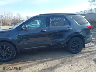 2017 Ford Explorer XLT with VIN 1FM5K8D85HGB46116, listed as a IAAI auction lot 41896489 with 127,615 mi miles. Bid and sale history available at carsss.com. Image 6.