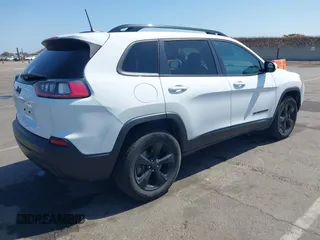 2021 Jeep Cherokee Latitude Plus z VIN 1C4PJMLB8MD116593, wystawiony jako IAAI lot #42484098 z przebiegiem 74 288 mil mil oraz . Historia ofert i sprzedaży dostępna na DreamBid. Obrazek 4.