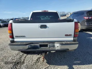 2000 GMC New Sierra 1500 SLE with VIN 2GTEC19T0Y1358568, listed as a Copart auction lot 43400635 with 299,733 mi miles and Salvage Title. Bid and sale history available at carsss.com. Image 6.
