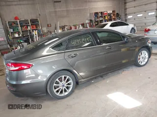 2020 Ford Fusion SE z VIN 3FA6P0LU4LR118809, wystawiony jako IAAI lot #41952995 z przebiegiem 35 353 mil mil oraz . Historia ofert i sprzedaży dostępna na DreamBid. Obrazek 4.
