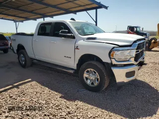 2021 Ram 2500 Big Horn z VIN 3C6UR5DL1MG678113, wystawiony jako Copart lot #52964005 z przebiegiem 26 489 mil mil oraz Szkoda całkowita • Salvage title. Historia ofert i sprzedaży dostępna na DreamBid. Obrazek 4.