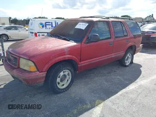 1998 GMC Jimmy SL with VIN 1GKCS13W8W2510773, listed as a IAAI auction lot 41675219 with 38,718 mi miles. Bid and sale history available at carsss.com. Image 2.