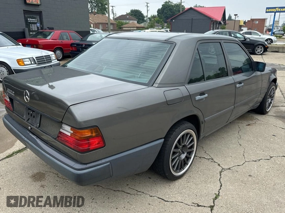1989 Mercedes-Benz 300 E с VIN WDBEA30D2KB022367, выставлен на аукционе Copart как лот 60087495 с пробегом 76 930 миль миль и Чистый • Clean title. История ставок и продаж доступна на DreamBid. Изображение 4.