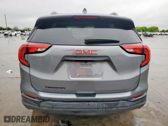 2021 GMC Terrain SLE z VIN 3GKALMEV2ML308839, wystawiony jako Copart lot #51755945 z przebiegiem 61 679 mil mil oraz Czysty tytuł • Clean title. Historia ofert i sprzedaży dostępna na DreamBid. Obrazek 6.