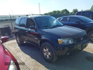 2005 Ford Escape Limited z VIN 1FMCU94185KA68739, wystawiony jako IAAI lot #42752148 z przebiegiem 153 383 mil mil oraz . Historia ofert i sprzedaży dostępna na DreamBid. Obrazek 1.