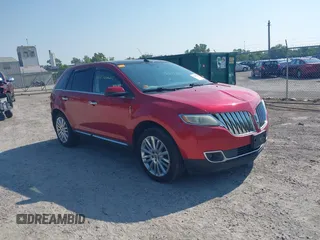 2011 Lincoln MKX z VIN 2LMDJ8JK5BBJ23713, wystawiony jako IAAI lot #42470229 z przebiegiem 185 783 mil mil oraz . Historia ofert i sprzedaży dostępna na DreamBid. Obrazek 1.