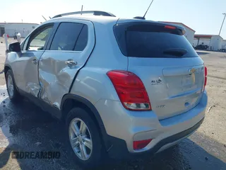 2020 Chevrolet Trax LT with VIN KL7CJLSBXLB039596, listed as a IAAI auction lot 41986195 with 25,538 mi miles and . Bid and sale history available at DreamBid. Image 3.