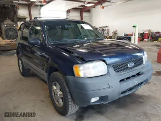 2002 Ford Escape XLT with VIN 1FMCU031X2KA37050, listed as a IAAI auction lot 42024674 with 199,249 mi miles. Bid and sale history available at carsss.com. Image 1.