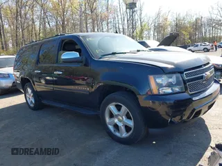 2008 Chevrolet Suburban LTZ with VIN 1GNFK16308R272980, listed as a IAAI auction lot 42055176 with 269,262 mi miles. Bid and sale history available at carsss.com. Image 1.