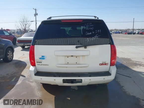 2011 GMC Yukon SLT with VIN 1GKS2CE03BR397395, listed as a IAAI auction lot 41813501 with 220,443 mi miles. Bid and sale history available at carsss.com. Image 16.