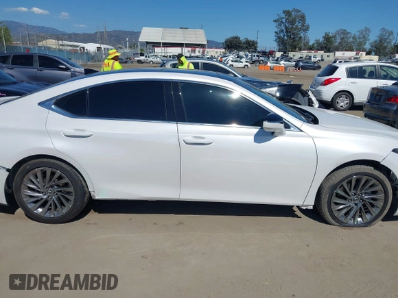 2024 Lexus ES 350 Luxury with VIN 58AEZ1B15RU175250, listed as a IAAI auction lot 42233883 with 14,483 mi miles and . Bid and sale history available at DreamBid. Image 14.