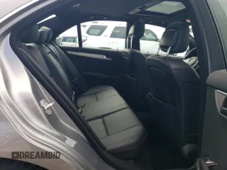 2013 Mercedes-Benz C 300 Sport z VIN WDDGF8AB9DR301692, wystawiony jako Copart lot #54919645 z przebiegiem 58 482 mil mil oraz Szkoda całkowita • Salvage title. Historia ofert i sprzedaży dostępna na DreamBid. Obrazek 10.