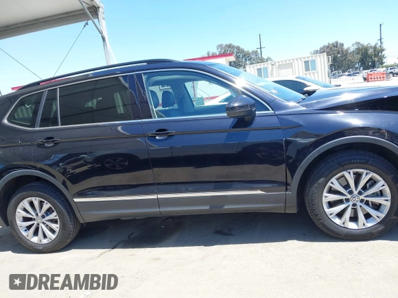 2018 Volkswagen Tiguan SEL z VIN 3VV3B7AX3JM210300, wystawiony jako IAAI lot #42189355 z przebiegiem 83 802 mil mil oraz . Historia ofert i sprzedaży dostępna na DreamBid. Obrazek 13.