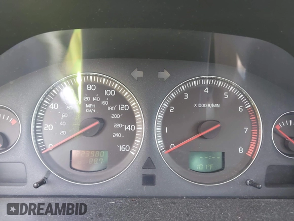 2004 Volvo V70 XC Cross Country with VIN YV1SZ59H441124920, listed as a IAAI auction lot 42456773 with 223,980 mi miles and . Bid and sale history available at DreamBid. Image 7.