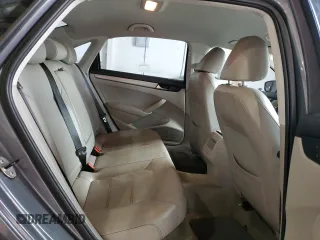 2014 Volkswagen Passat S z VIN 1VWAT7A36EC106565, wystawiony jako Copart lot #53965625 z przebiegiem 130 936 mil mil oraz Szkoda całkowita • Salvage title. Historia ofert i sprzedaży dostępna na DreamBid. Obrazek 10.