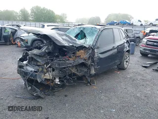 2015 BMW X5 xDrive50i z VIN 5UXKR6C56F0J78575, wystawiony jako IAAI lot #41933018 z przebiegiem Nie podano mil oraz . Historia ofert i sprzedaży dostępna na DreamBid. Obrazek 2.