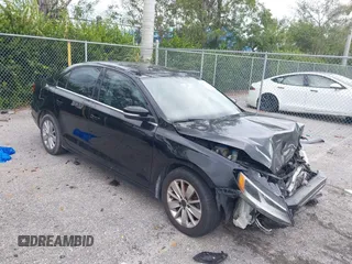 2015 Volkswagen Jetta SE z VIN 3VWD17AJ7FM276323, wystawiony jako IAAI lot #40772955 z przebiegiem 135 593 mil mil oraz . Historia ofert i sprzedaży dostępna na DreamBid. Obrazek 1.